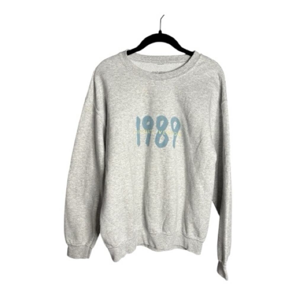 Taylor Swift 1989 Gray Long Sleeve Crewneck Sweatshirt Sz Medium